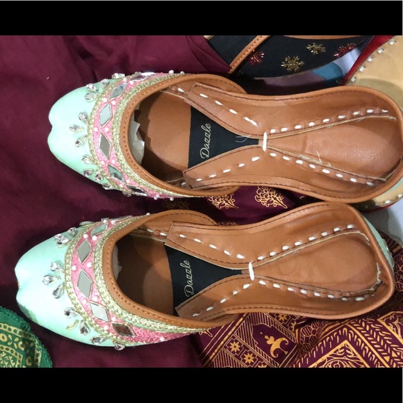 Brand new embellished comfortable cushioned juttis - Picture 1 of 2